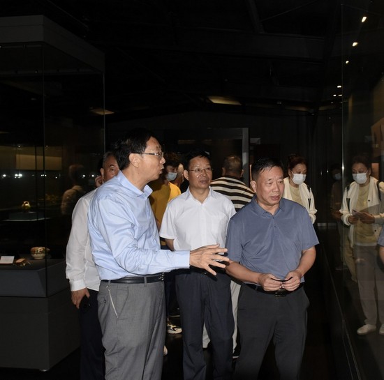 1661936916111254.jpg 3.观展研讨1.jpg