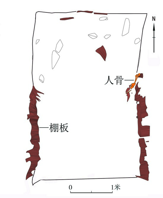 1667271026980995.jpg 6.72 椁顶棚板及人骨.jpg