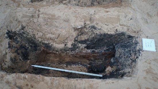 1699341561242484.jpg 7 棺四周木炭.JPG