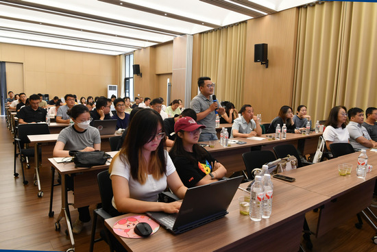 1751421970834300.jpg 图八讲座现场.jpg